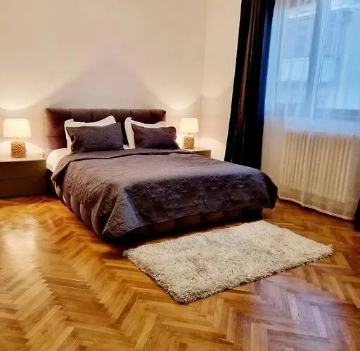 Cozy Near Center Apartament *