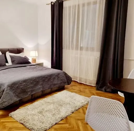 Cozy Near Center 아파트