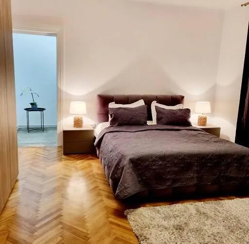Cozy Near Center Apartament