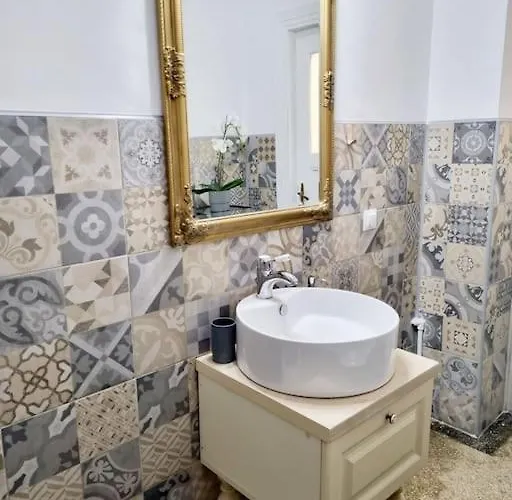 Апартаменти Cozy Near Center